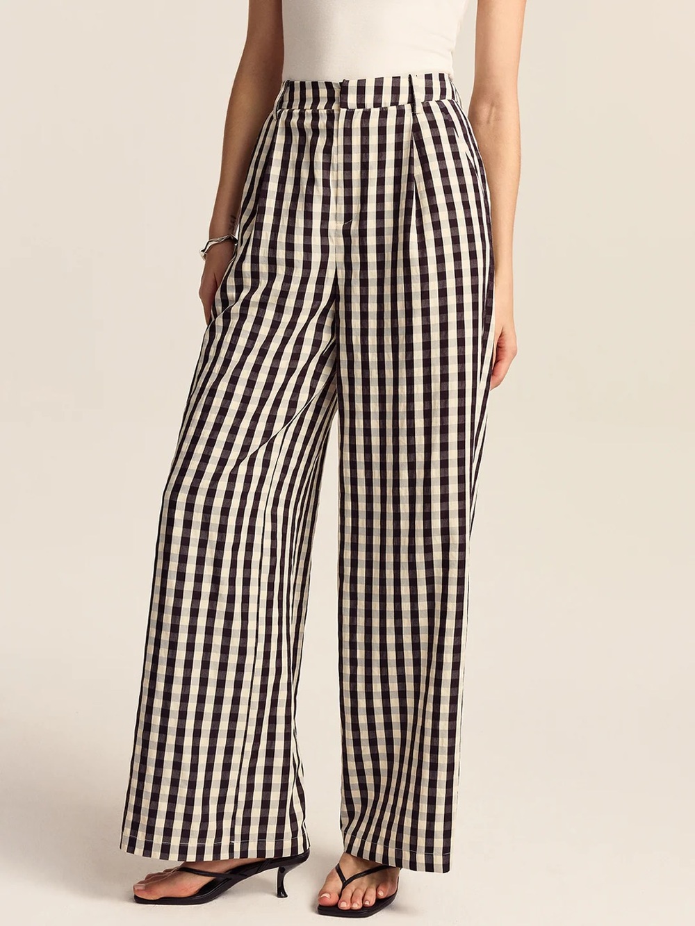 CoMMENSE Gingham Wide-Leg Pants
COLOR - Black and white Size XS NWT